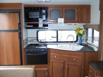 b2ap3_thumbnail_2013-Coachmen-FreedomExpress-246RKS-7.JPG