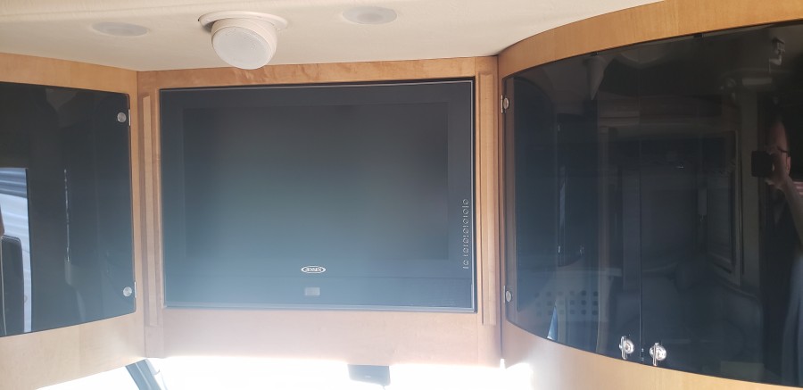 2010 Winnebago Cambria 28 B 2