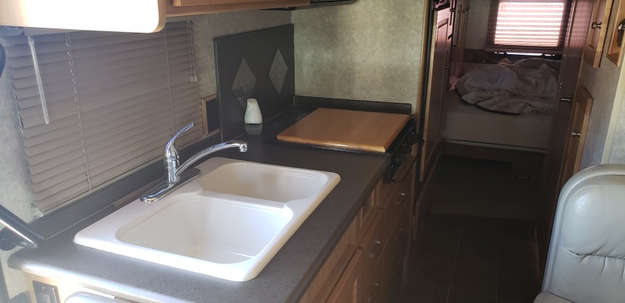 2010 Winnebago Cambria 28 B 5