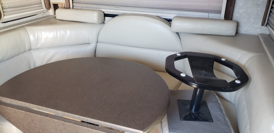 2010 Winnebago Cambria 28 B 3