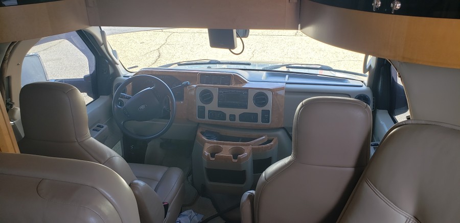 2010 Winnebago Cambria 28 B 1